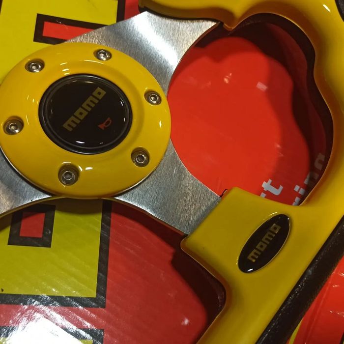 Руль Yellow momo. 320мм.