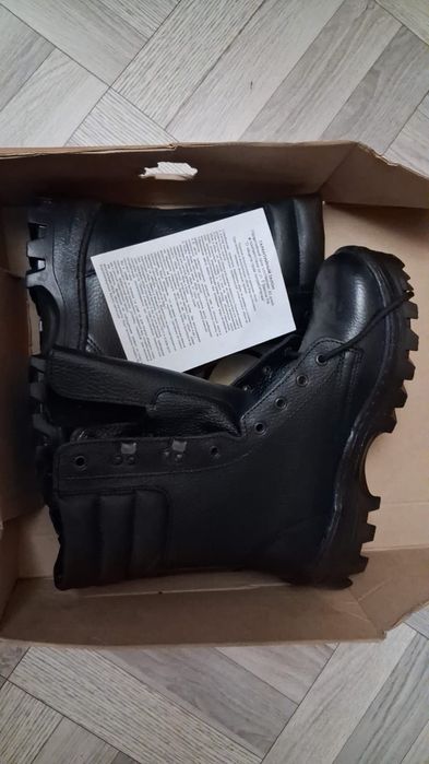 Продам ботинки зимние.