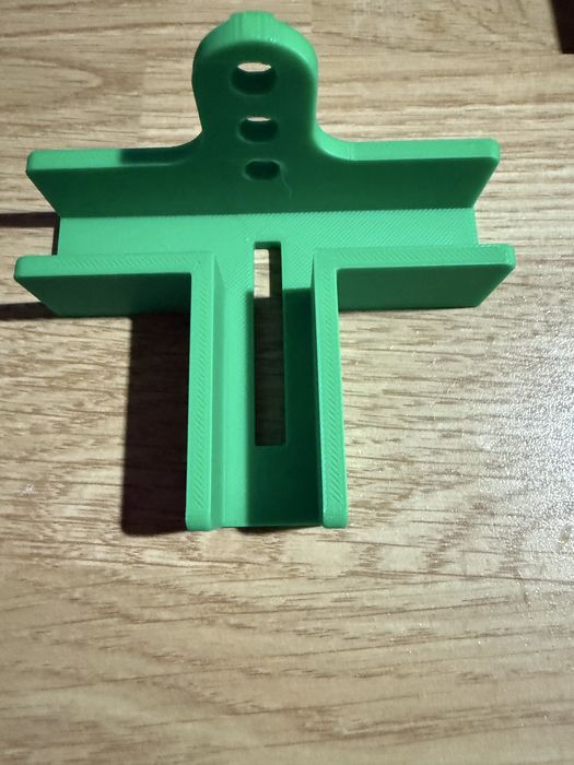 3D принтирани приспособления за мебелен монтаж