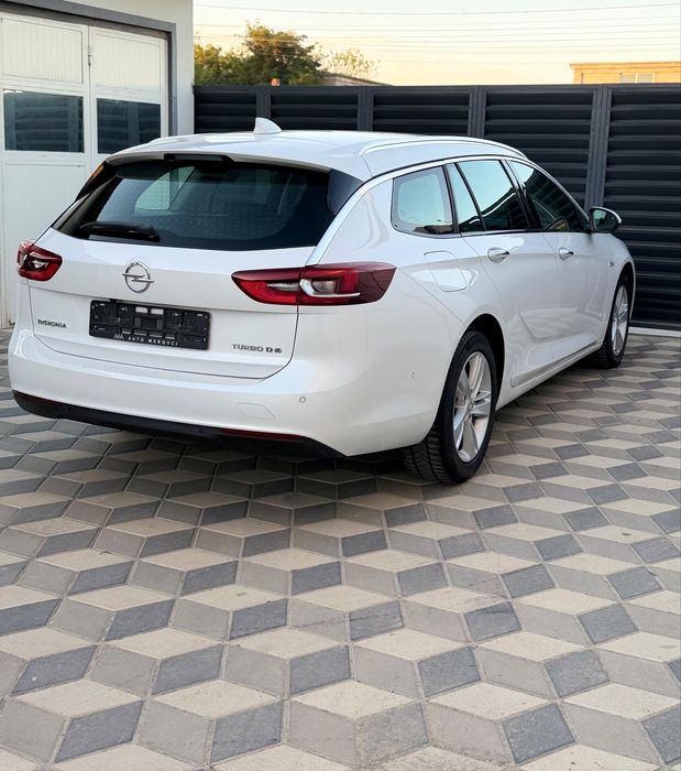 Vand / Schimb Opel Insignia New Model 2019 / 2.0d Turbo 180cp / 4x4 / Distronic / Faruri Led / Bord Digital / Ventilatie //// Fulll ///  PRET 14.999€