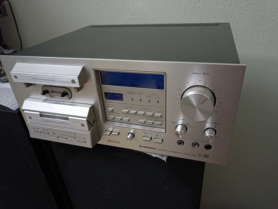 Продам  кассетный магнитофон.