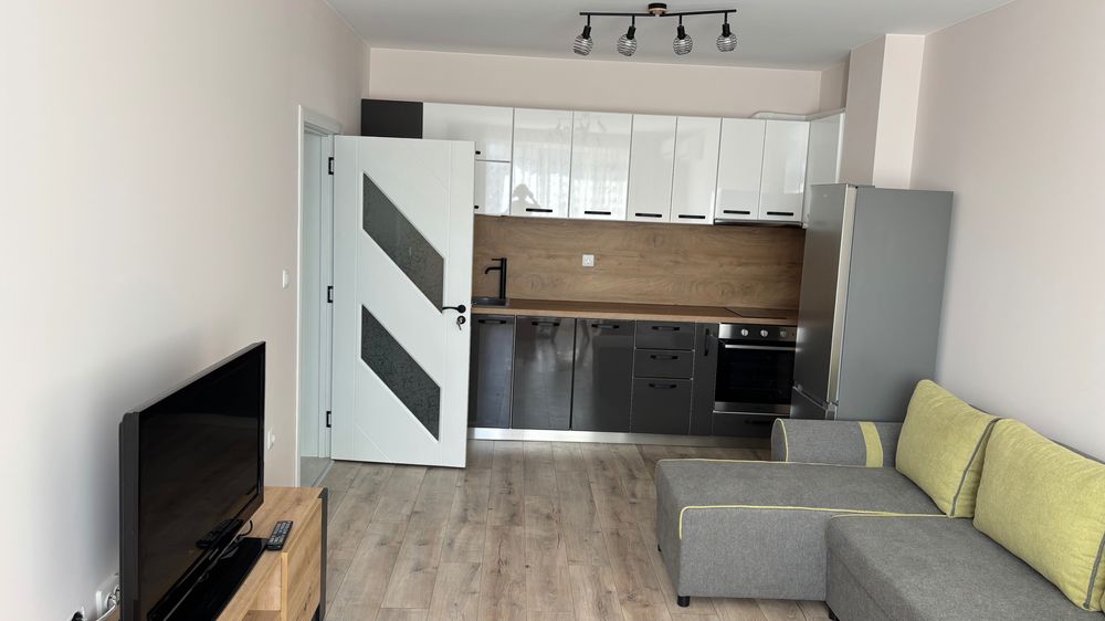 Дава се под наем Двустаен апартамент в Пловдив, Коматево - 60 кв.м за 433.5 € - Снимка #1