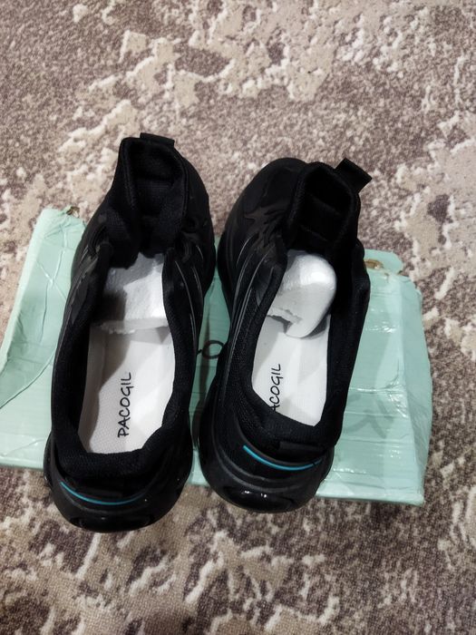 Кроссовки 42 размер.