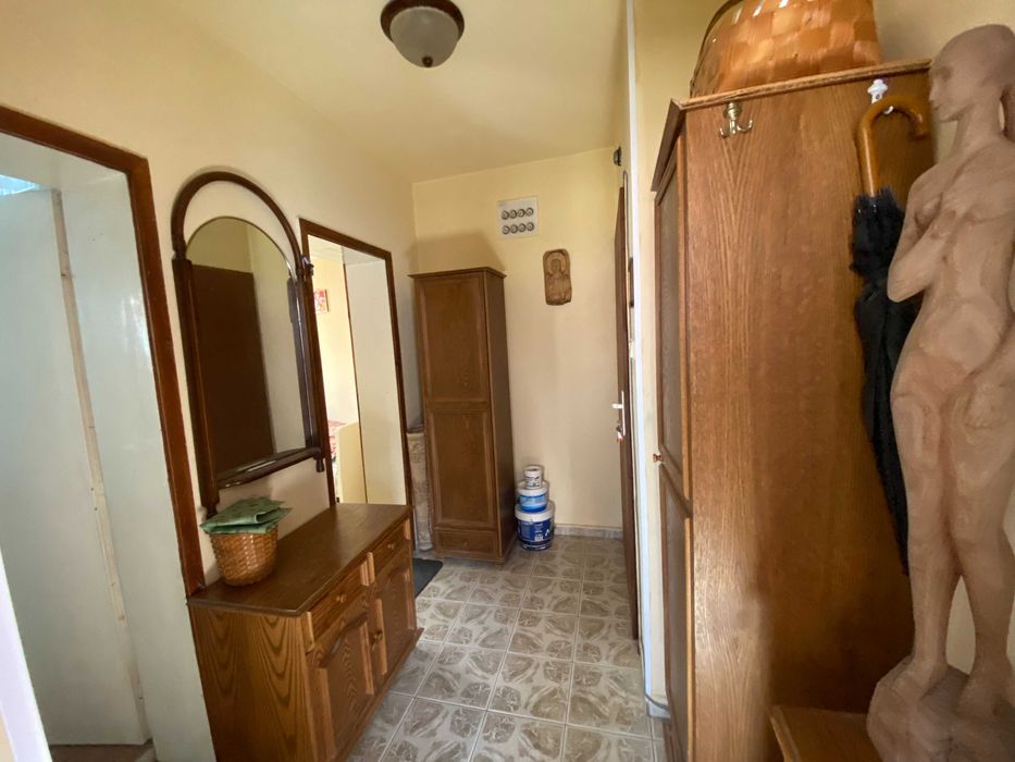 Дава се под наем Двустаен апартамент в Враца, Център - 80 кв.м за 305.49 € - Снимка #6