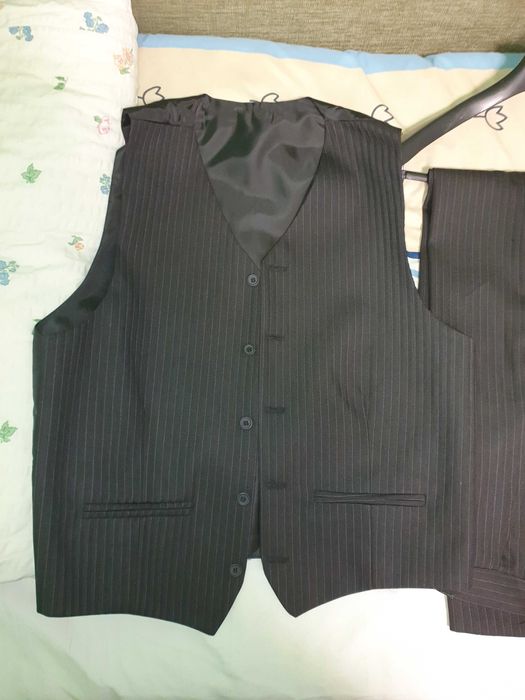 Costum Negru Cu Dungi Subtiri Albe (3 Piese) - Pati Fashion