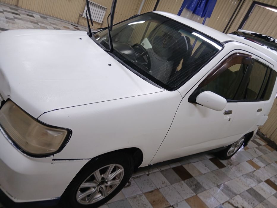 Продам машину Nissan Cube