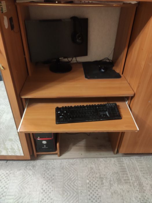 Шкаф с компьютерным столом