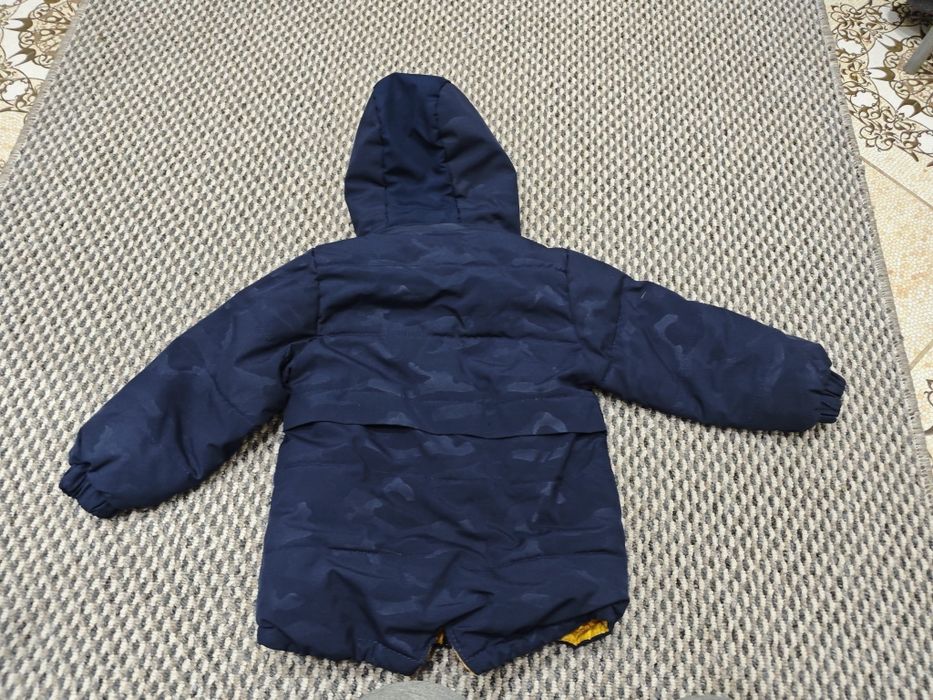 Продам детскую куртку