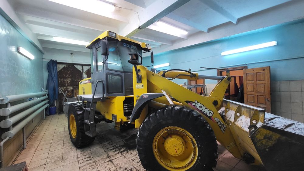 Фронтальный погрузчик XCMG LV300