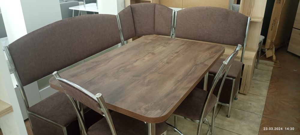 Хромированные столы и стулья