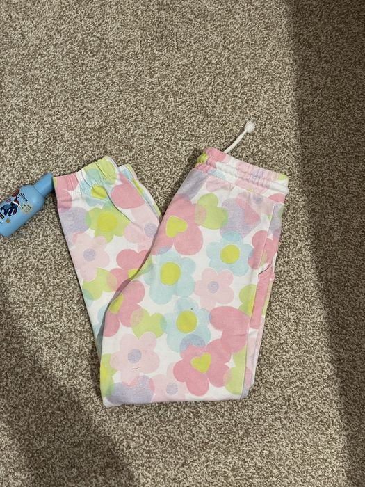 Детски дрехи който са носени, но са запазени.