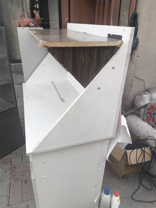 Продам б у стеклянные витрины