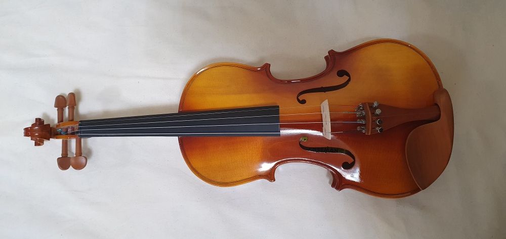 Скрипка сотилади 4/4