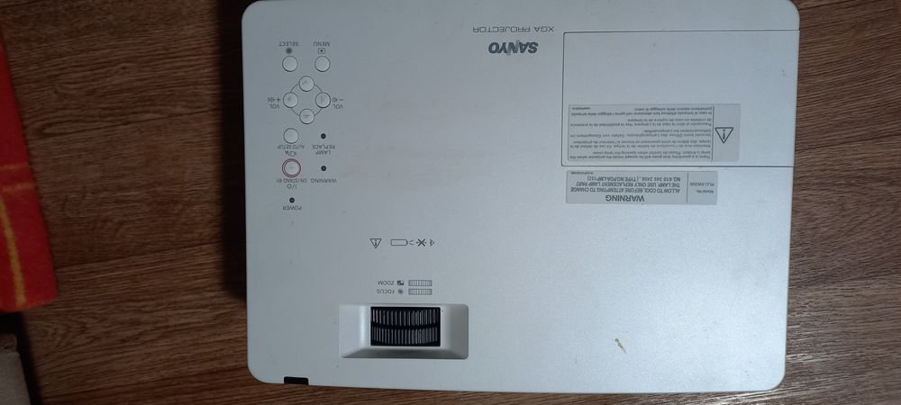 Продам проэктор SANYO  Б/у