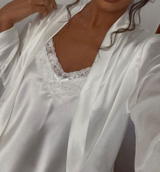 Бял сатенен комплект от три части