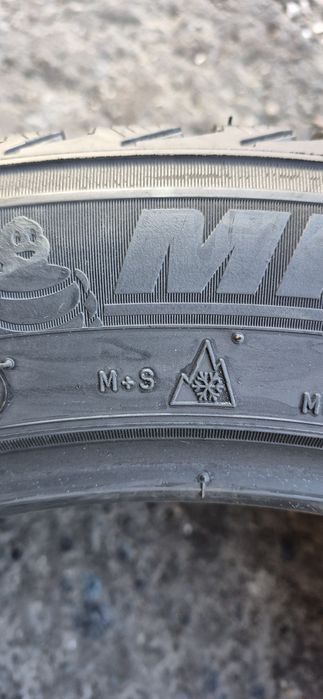 2 anvelope iarna Michelin 255/45/20.Pretul este pe bucata.