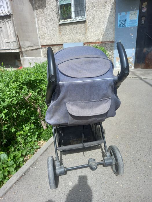 Коляска для малышей