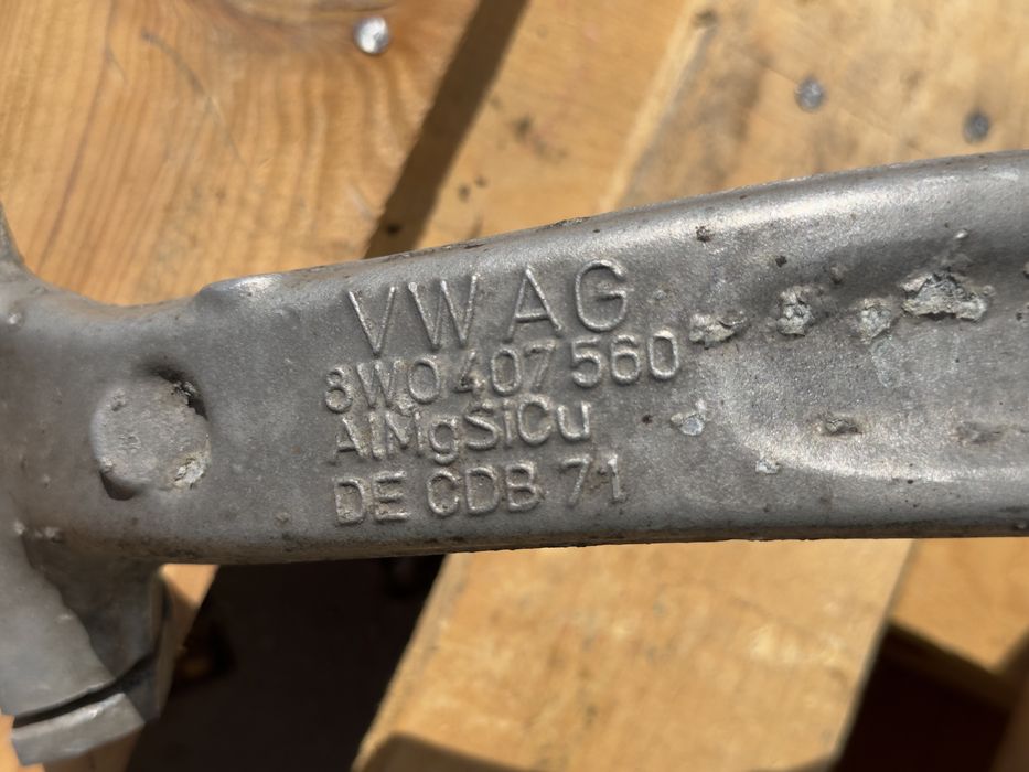Шенкел AUDI A4 B9 8W0407242F 8W0407560
