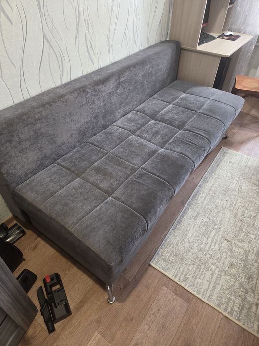 Продам диван без подлакотников