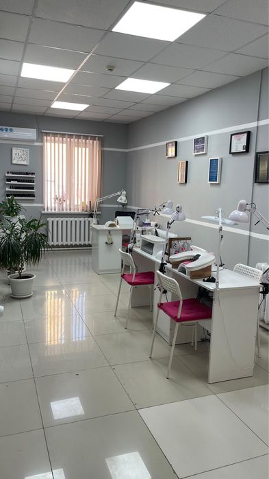 Сдам в аренду 2 стола под Маникюр