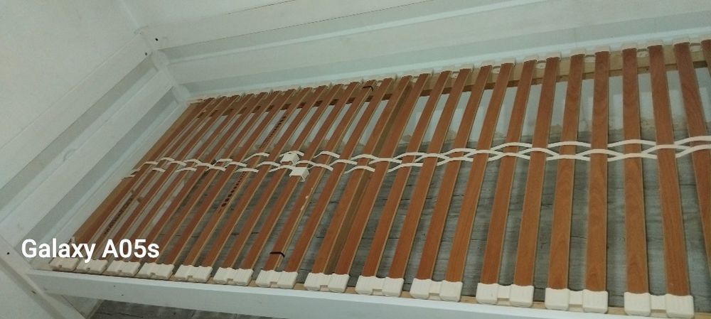 Vând urgent pat de o persoană