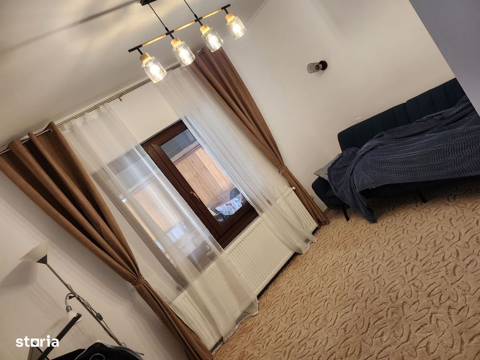 Casă rezidențială cu 9 camere, amplasare centrală