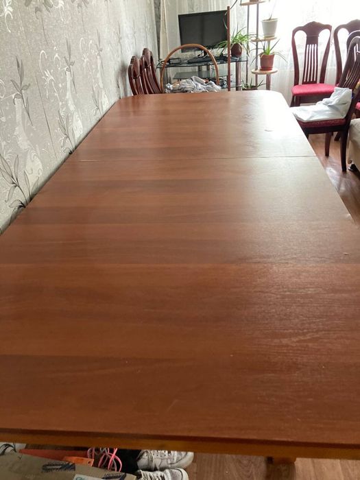 Овалный стол хорошый