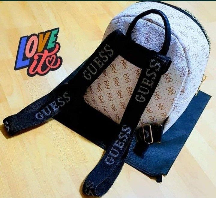 Rucsac Guess,feronerie metalica inscriptionata, saculet, etichetă