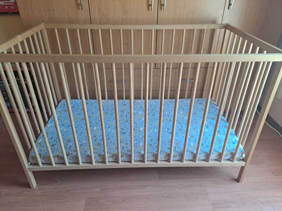 Детско/бебешко дървено легло Икея