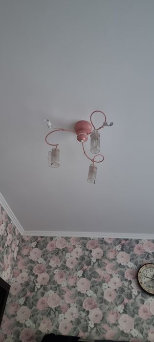 Продам люстру не дорого.