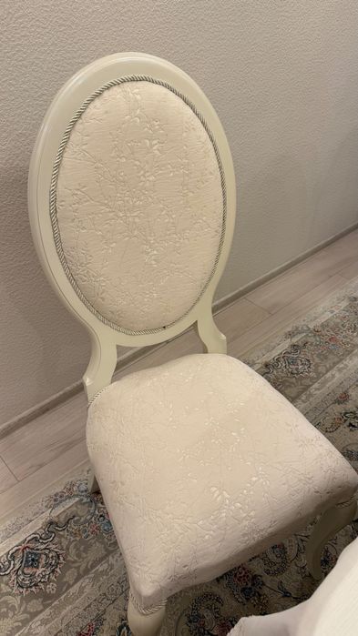 Мебель стол со стульями как Новый!