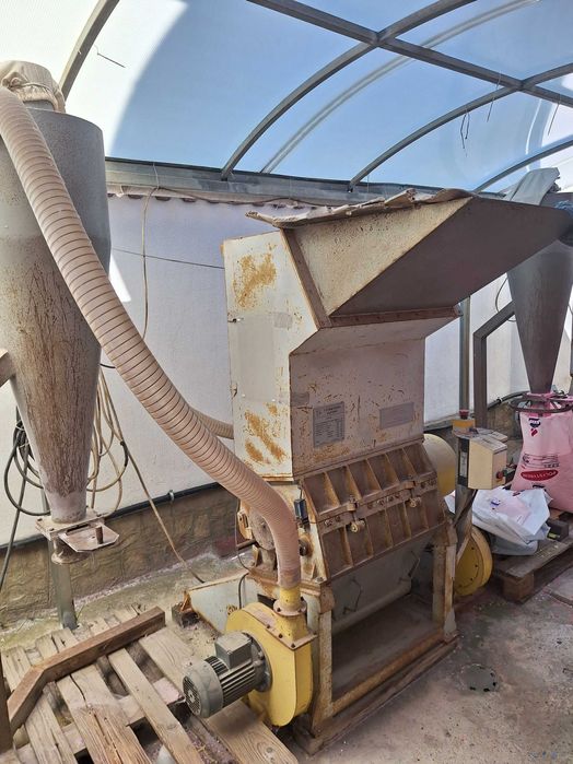 Продавам мелница за пластмаса