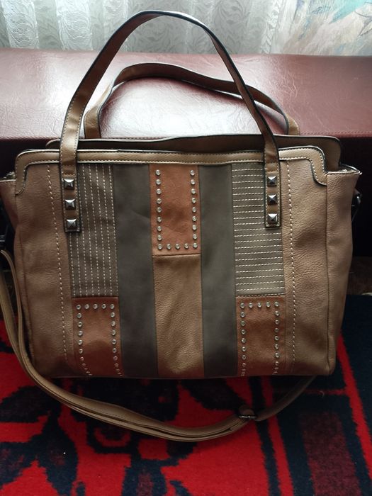 Geantă încăpătoare din piele