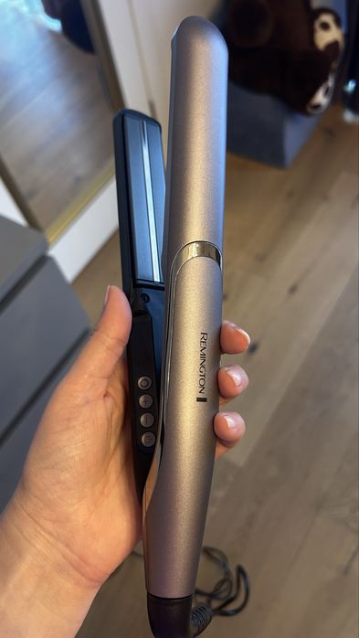 Placa de indreptat parul Remington S9880, 230 grade, argintiu