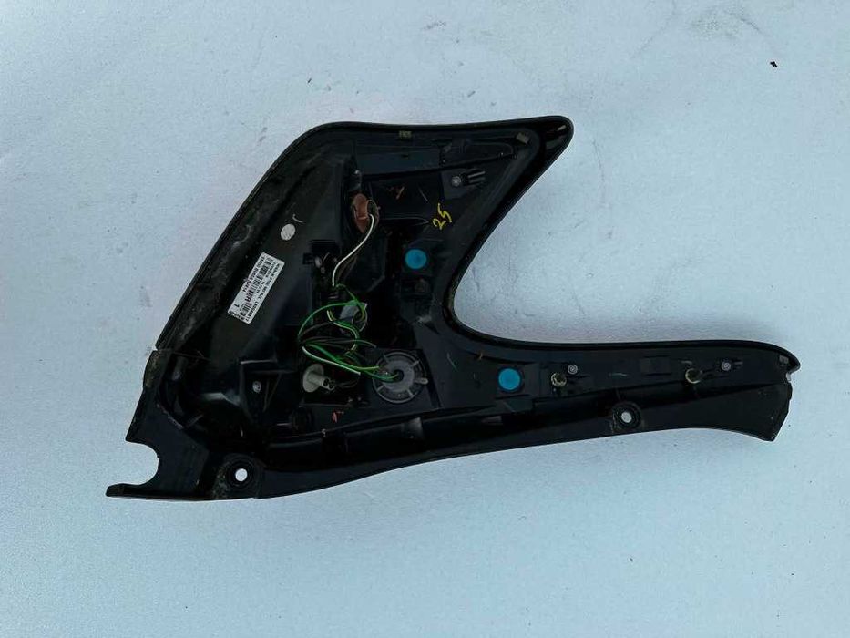 Triplă stop stânga dreapta Nissan Juke F15 L90049815 L90049817 2010-2019