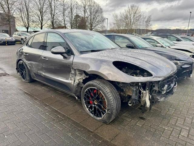 Vand Macan GTS avariat