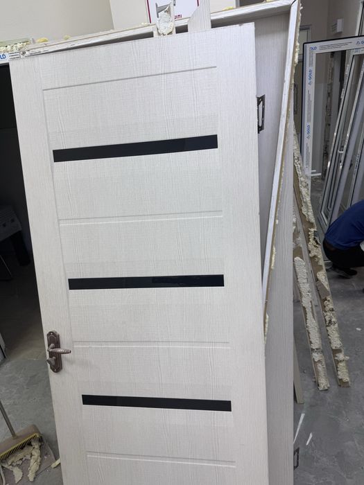 Продаю двери с замками