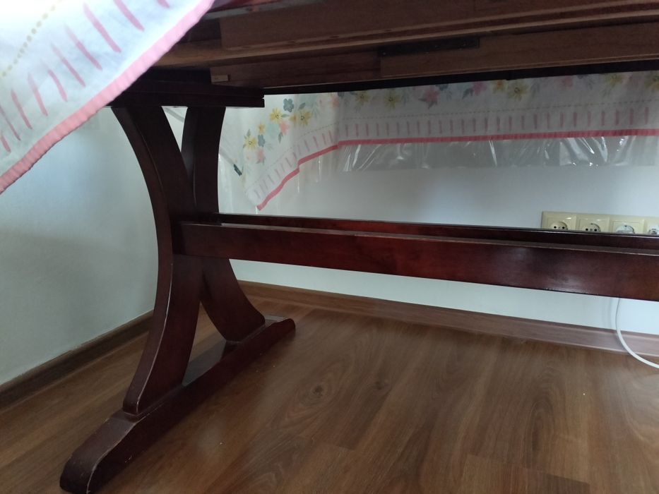 Стол для гостиной