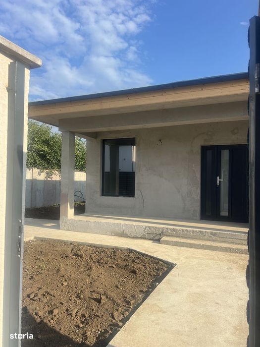 Casă de vânzare, 3 camere, teren 450 mp