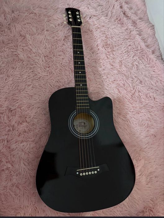 гитара продам срочно