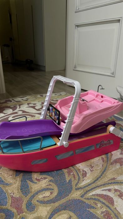 Продам корабль барби для девочек