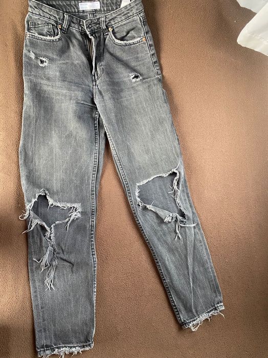 Черни скъсани дънки Bershka