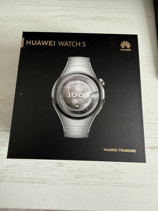 Продавам смарт часовник Huawei watch 5