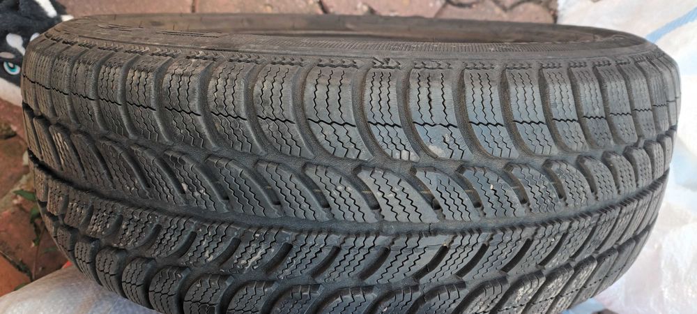 Vand 2 anvelope de iarna, Debica