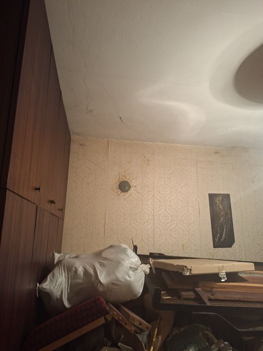 Продавам тристаен апартамент до Мед институт,ТЕЦ,ет2