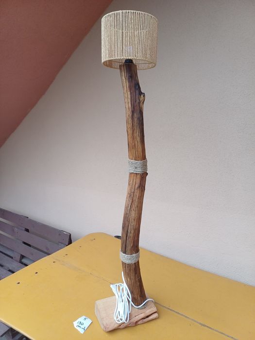 Lămpi handmade din lemn
