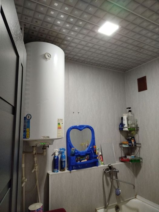 Уй сотилади 2хонали 3хона килинган хамма шароит бор