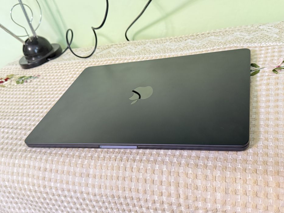 appel MacbooK air 16гб