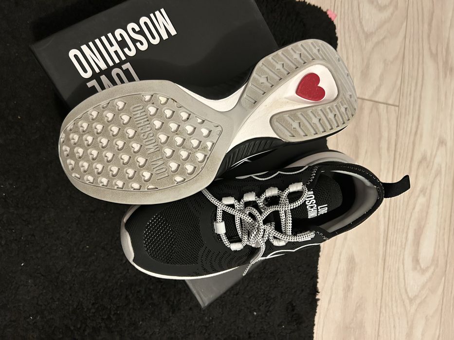 Adidasi dama Love Moschino