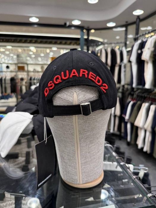 Шапки с козирка различни модели Dsquared